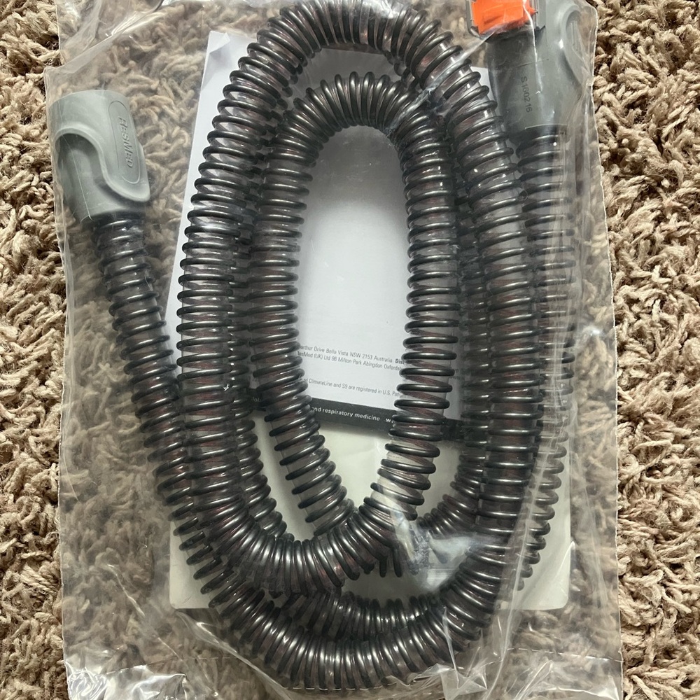 ResMed ClimateLine Tubing with Gray Coils 36995 - Picture 2 of 3